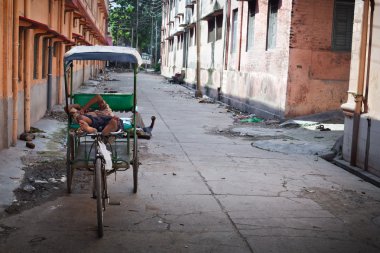 dinlenme rikshaw sürücüsü