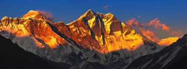gün batımında Everest