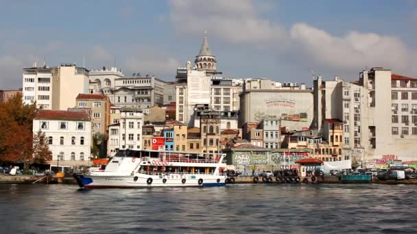 Istanbul Turchia Novembre 2021 Barca Turistica Parte Dal Molo Karakoy — Video Stock