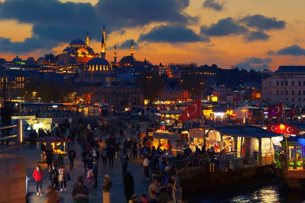 Eminonu Istanbul Turkey October 2021 People Walk Eminonu Square Sunset — стокове фото