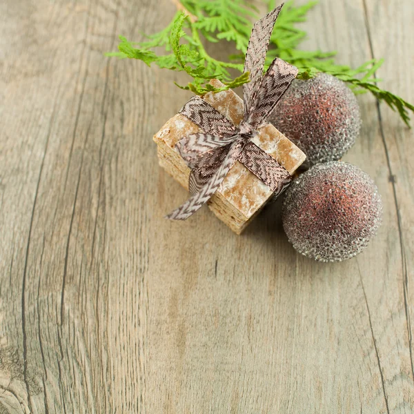 Christmas homemade cookies with decoration on wooden table. — Stock Photo, Image