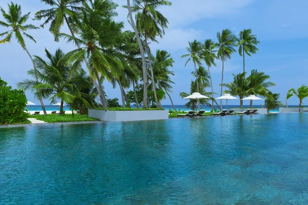 Swimming pools beach resorts, Maldives Island — Stock Photo, Image