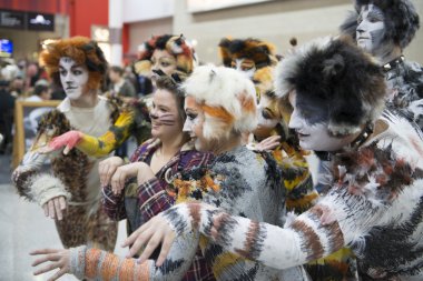 Kediler cosplayers