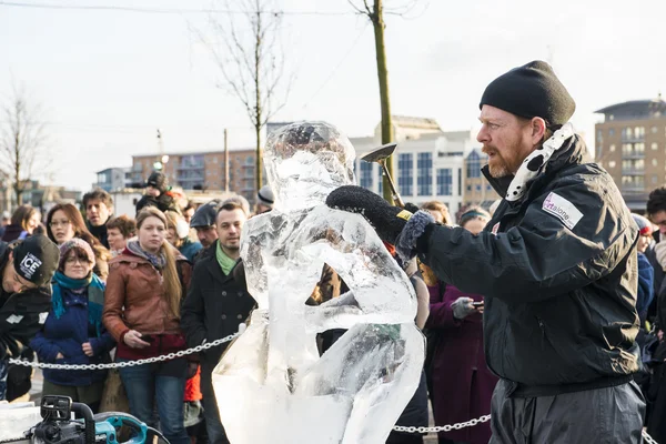 LONDRES, Reino Unido - 13 DE ENERO: Los artistas compiten en la categoría de freestyle — Foto de Stock