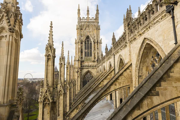 YORK, UK - MARCH 30: Arches on the roof of York Minster. The Min — Stock Photo, Image