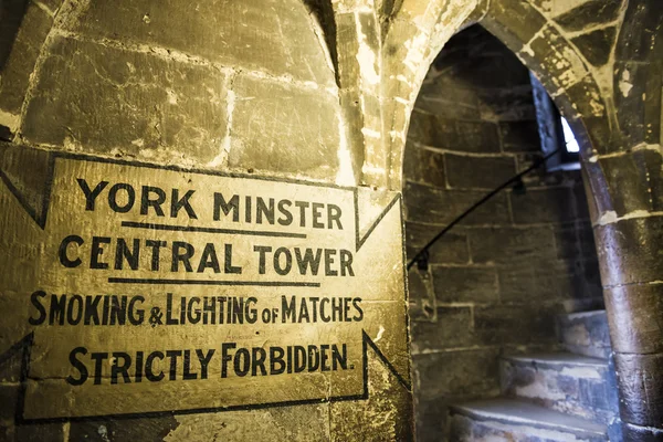 Entrée sur le toit de York Minster, au Royaume-Uni. Le dat du ministre — Photo