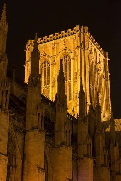 York, Velká Británie - 30. března: detail centrální věž york minster — Stock fotografie