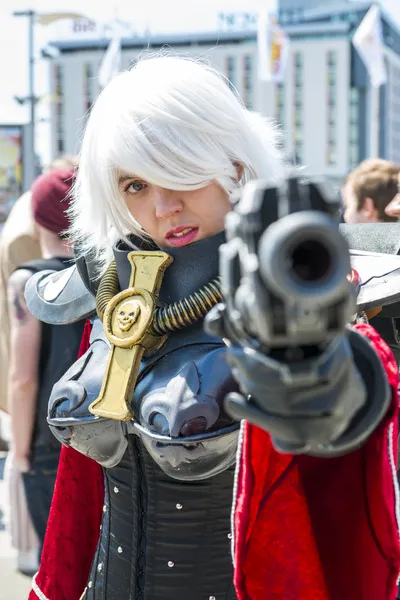 LONDON, UK - May 26: Warhammer Sister of Battle cosplayer pointi — Stock Photo, Image