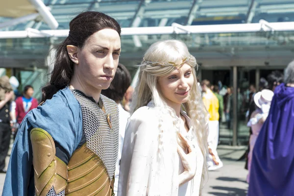 LONDON, Storbritannien - 26. maj: Lord of te Rings Elrond og Galadriel cosp - Stock-foto
