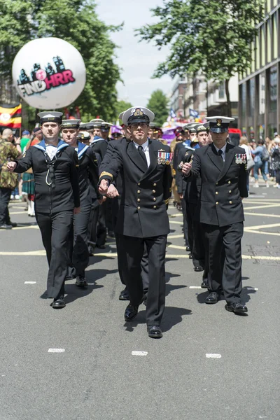 LONDRES, Reino Unido - 29 de junio: Regimiento de la Marina Real marchando en apoyo de — Foto de Stock