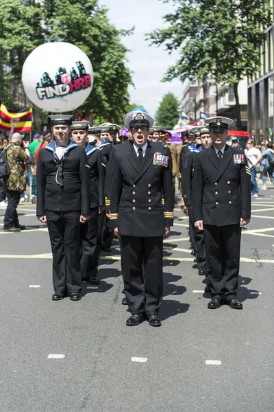 LONDRES, Reino Unido - 29 de junio: Regimiento de la Marina Real marchando en apoyo de —  Fotos de Stock