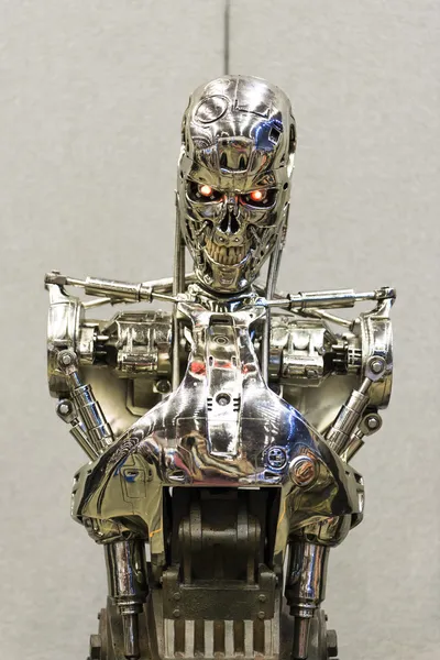 LONDON, Marea Britanie - 06 IULIE: Replica robotului ucigaș Terminator 2 — Fotografie, imagine de stoc