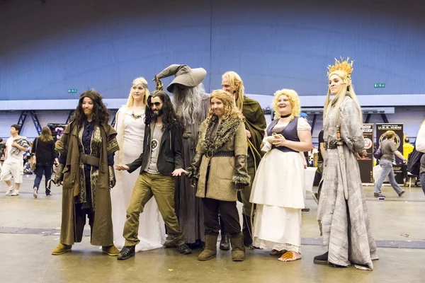 London, Storbritannien - juli 06: cosplayers av filmen hobbit poserar f — Stockfoto