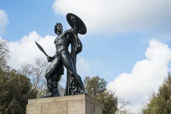 Statua Achillesa w hyde park, Londyn, Wielka Brytania, poświęcony du — Zdjęcie stockowe