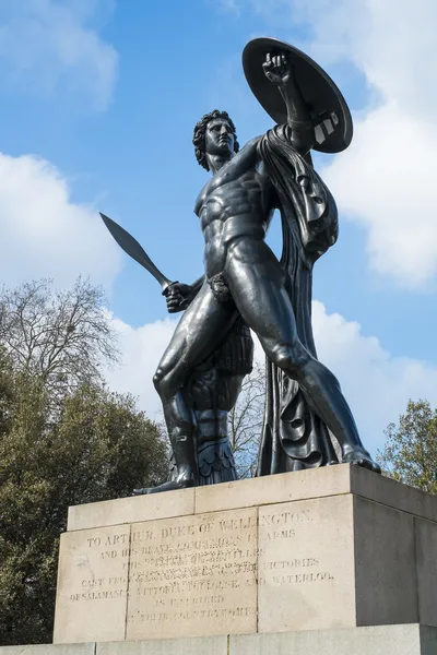 在海德公园，伦敦，英国，致力于杜阿喀琉斯的雕像 — 图库照片