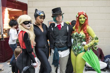London, İngiltere - 26 Ekim: cosplayers harley quinn gibi giyinmiş,