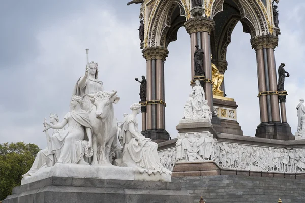 LONDRES, Reino Unido - 15 DE SEPTIEMBRE: Detalle de uno de los cuatro estatutos principales —  Fotos de Stock