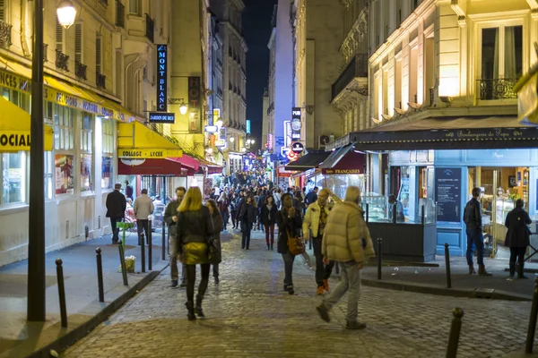 Paris, FRANCE - OCTOBER 19: Night shot of busy Rue de la Huchett — Stock Photo, Image