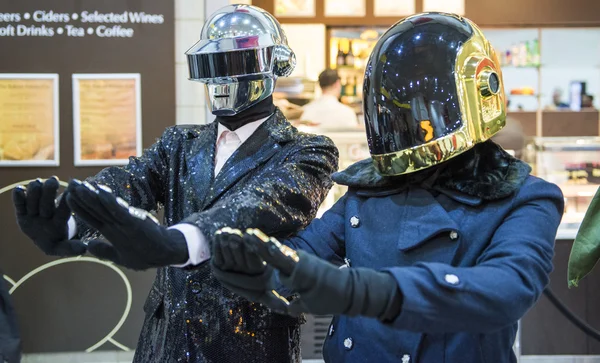 LONDON, Reino Unido - OUTUBRO 26: Cosplayers vestidos de dupla musical — Fotografia de Stock