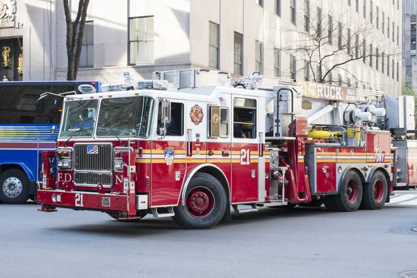 NOVA IORQUE, EUA - NOVEMBRO 23: Famoso carro de bombeiros de Nova York em stree — Fotografia de Stock