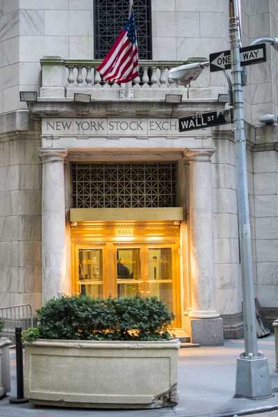 NEW YORK, US - NOVEMBER 22: Back entrance to the New York Stock — Stock Photo, Image