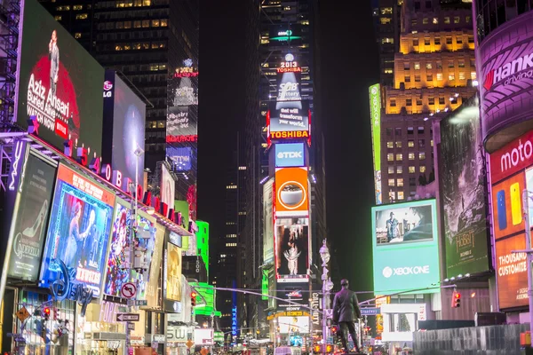 NEW YORK, US - NOVEMBER 22: Busy Times Square at night. November — Stock Photo, Image