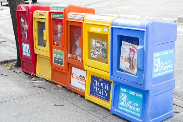 NEW YORK, US - NOVEMBER 23: Newspaper vending machines in Chelse — Stock Photo, Image