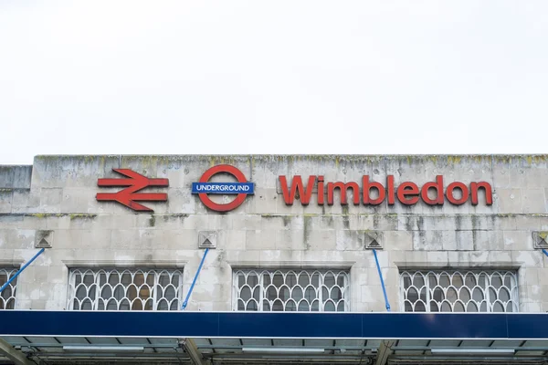 London, Storbritannien - 18 januari: detalj av wimbledon station fasad. Jan — Stockfoto