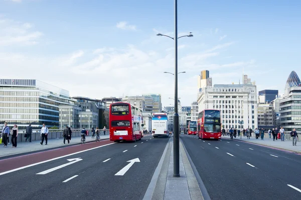 Autobuses de Londres y The City, Londres —  Fotos de Stock