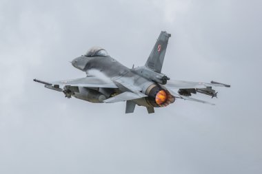 f-16 Lehçe