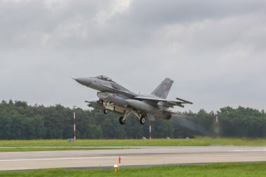 f-16 Lehçe