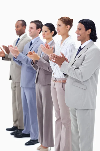 Vestito con abiti sorridenti e applaudenti — Foto Stock