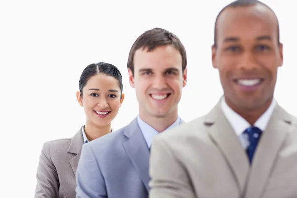 Grande close-up de colegas de trabalho sorrindo em uma única linha — Fotografia de Stock