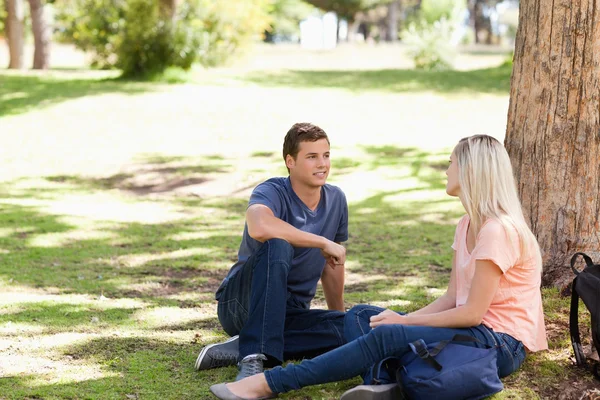 Jonge flirten — Stockfoto