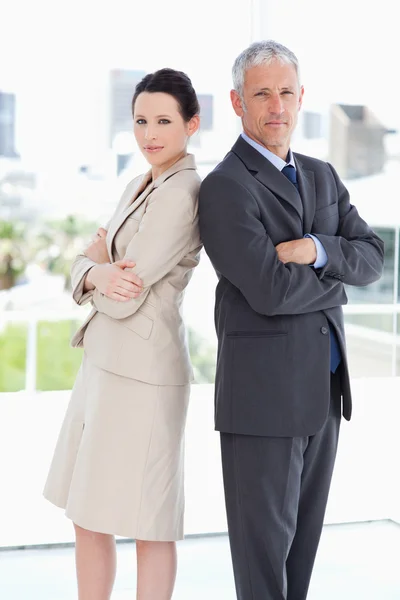 Two serious business standing in a bright room — Stock Photo, Image