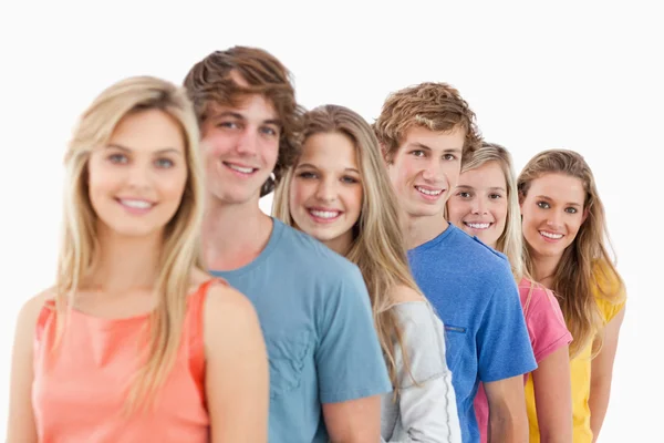 A smiling group standing behind each other at an angle — Stock Photo, Image