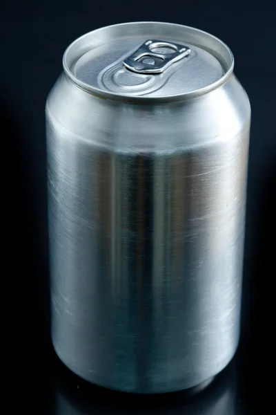 Närbild på en stängd aluminiumburk — Stockfoto