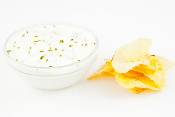 Bowl of a white dip with herbs and chips — Stock Photo, Image