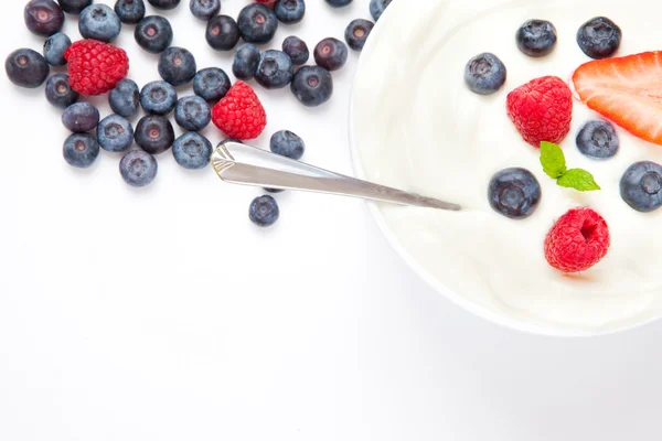 Postre de bayas con crema —  Fotos de Stock