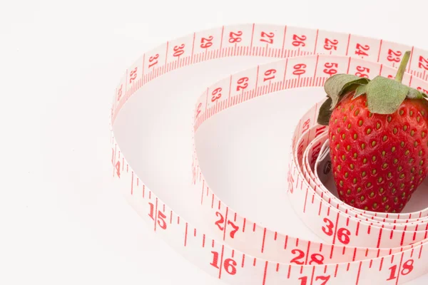 Close up of a strawberry surrounded by a ruler — Stock Photo, Image