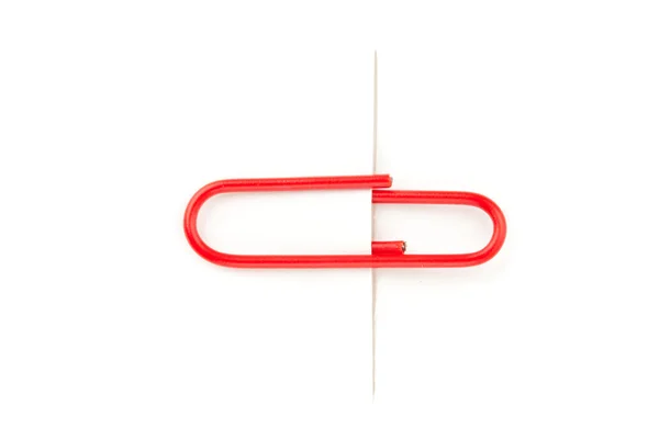 Red paperclip paperclip attaching on paper — Stock Photo, Image