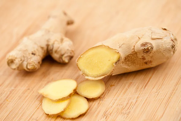 Slice of ginger and piece of ginger — Stock Photo, Image