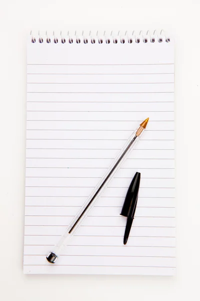 Bloco de notas com folha de caneta preta — Fotografia de Stock