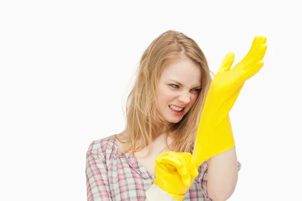 Angry woman wearing cleaning cloves — Stock Photo, Image