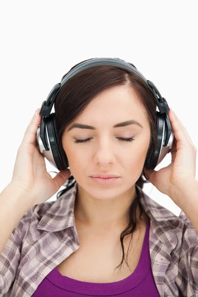 Woman with headphones enjoying music the eyes closed — Stock Photo, Image