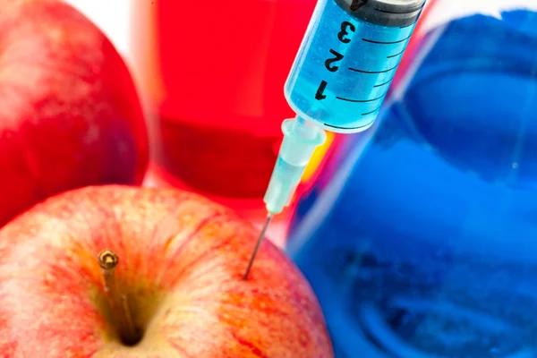 Syringe with apples — Stock Photo, Image