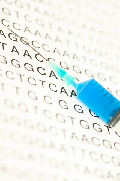 Шприц надіти на тест ДНК — стокове фото