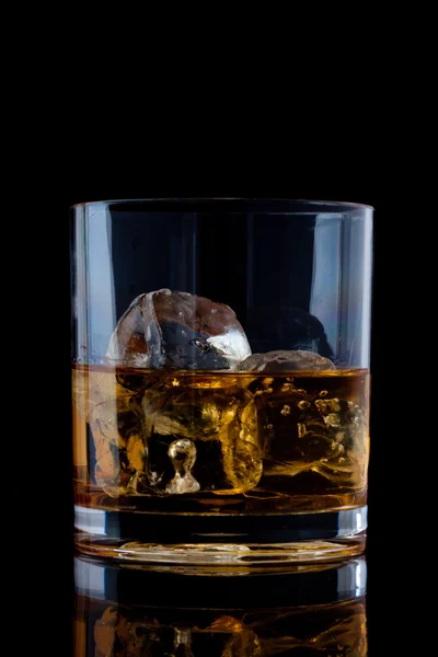 Vaso con whisky — Foto de Stock