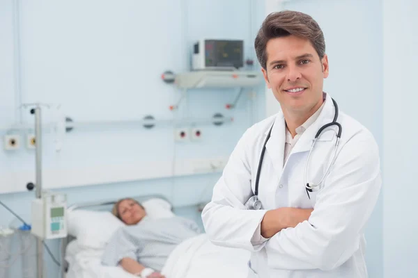 Doctor smiling with crossed arms — Stock Photo, Image