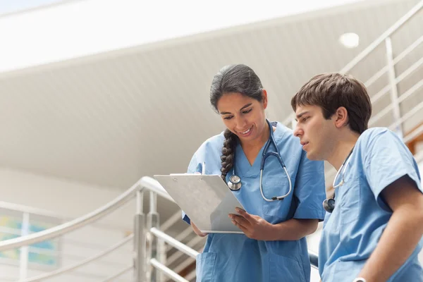 Nurse holding a clipboard while looking it — Stock Photo, Image